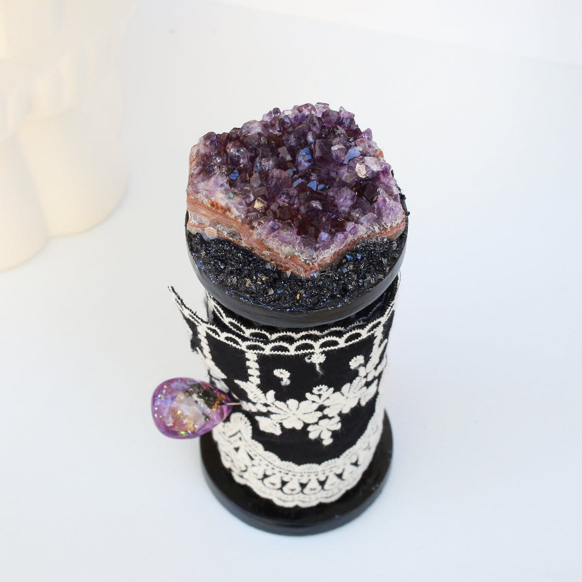 復古蕾絲水晶展示架(大) ~ 紫晶簇