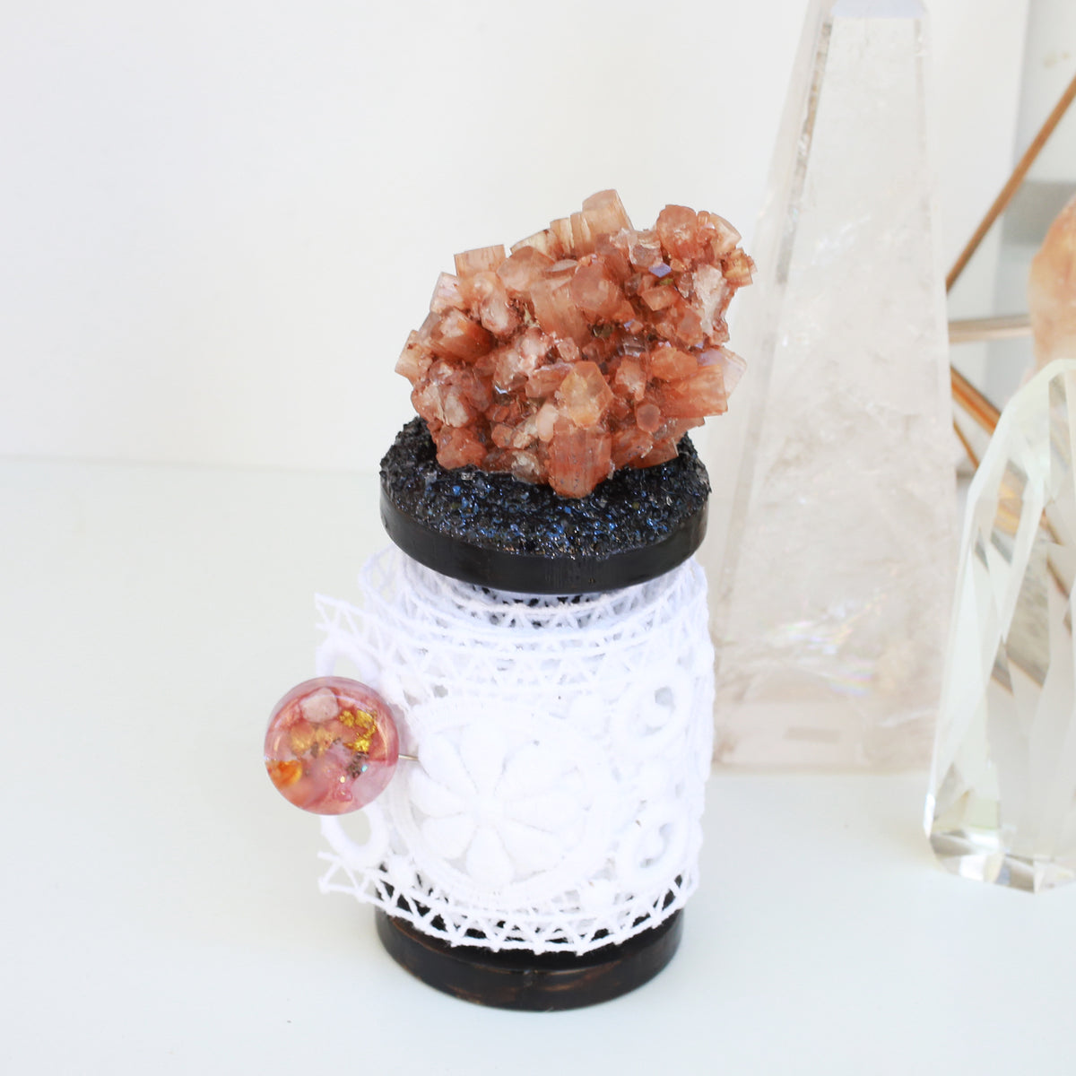 復古蕾絲水晶展示架(中) ~ 霰石星簇